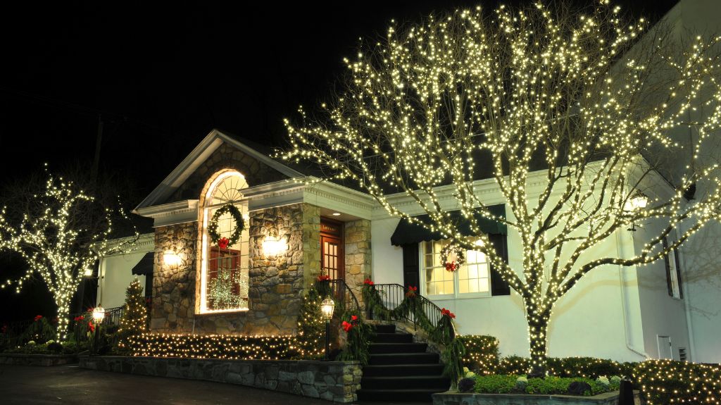 FHA Loans Helping You Buy a Home for the Holidays